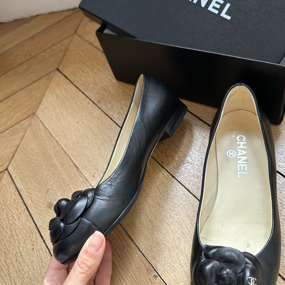 Chanel Black Flats with Classic Camellia Detail - Picture 7 of 9